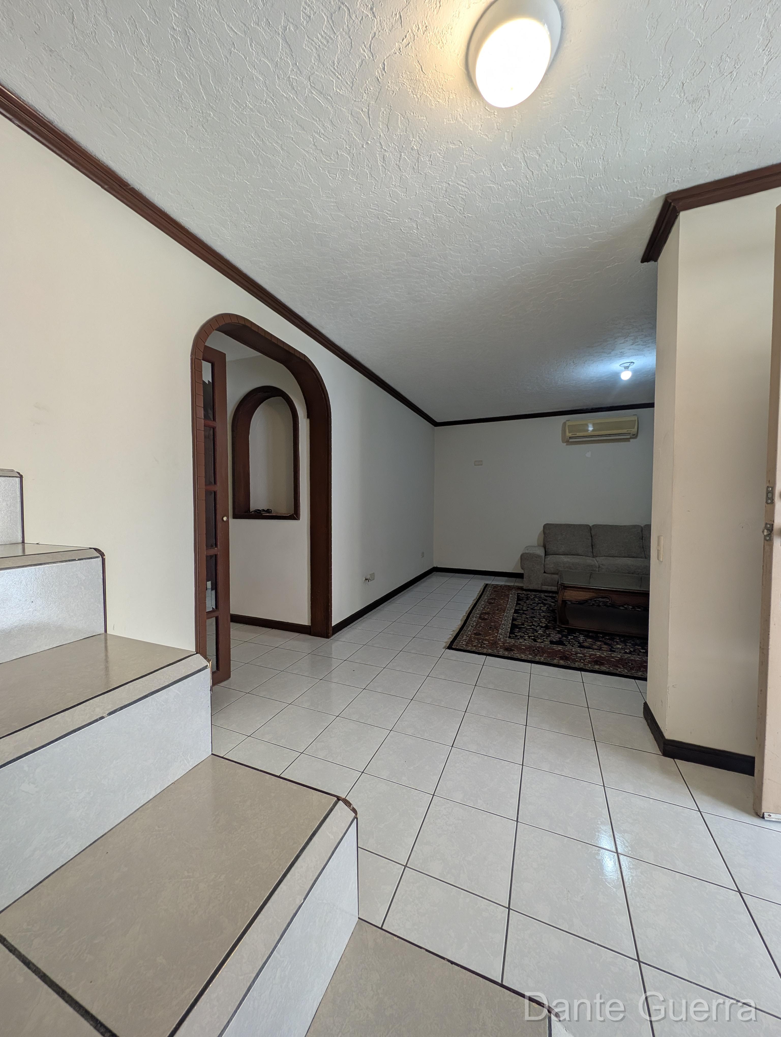 Casa 3 Niveles en Pedregal de La Silla - Renta - Foto 3